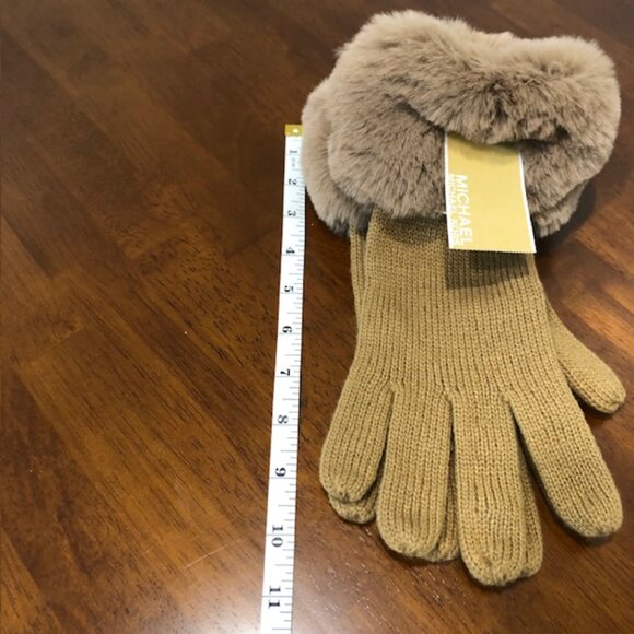 Michael Kors Faux Fur Dark Camel Gloves NWT - Picture 6 of 10